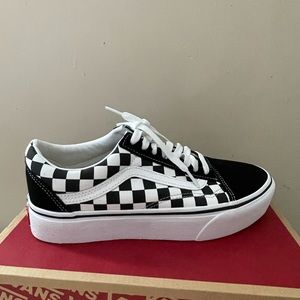 Old SKOOL Platform Checkered vans